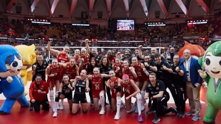 Turquia vence Japão e chega à final do Mundial de vôlei pela primeira vez