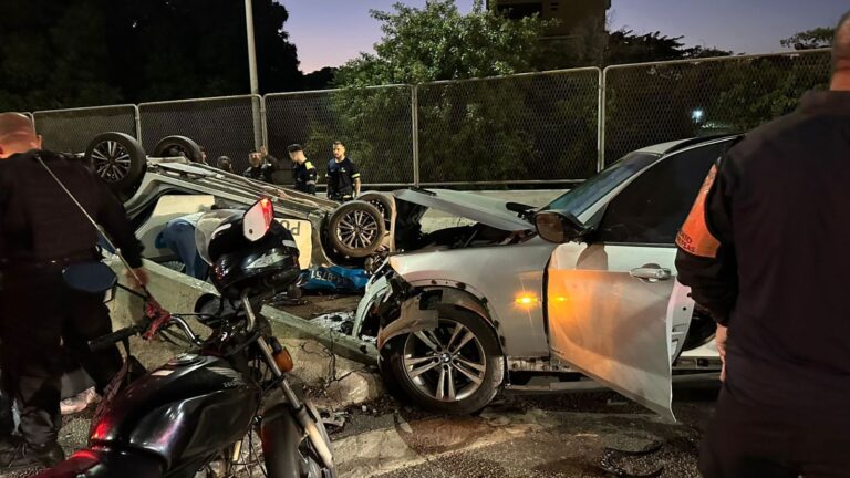Policial civil provoca capotamento de viatura da PM no Rio de Janeiro