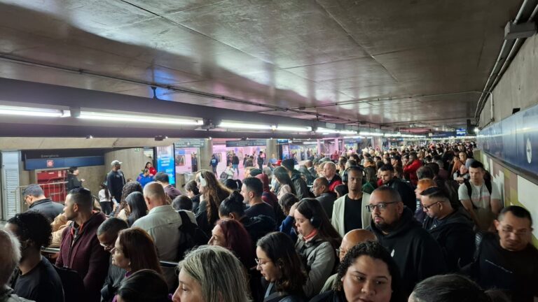 Resgate de passageiro na via afeta três linhas do metrô de SP