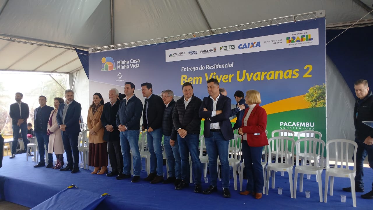 Ratinho Jr. inaugura novo condomínio com 800 moradias em Ponta Grossa