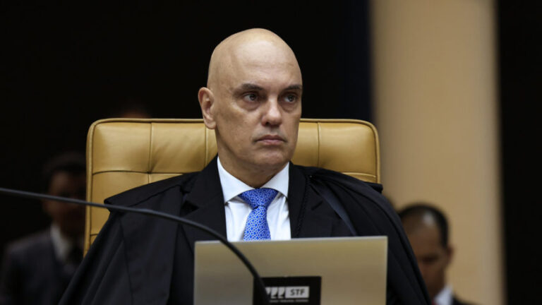 Visita de Michelle Bolsonaro a Jair é autorizada por Moraes