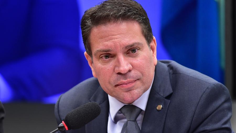 Moraes ordena prisão de deputado Alexandre Ramagem por tentativa golpista
