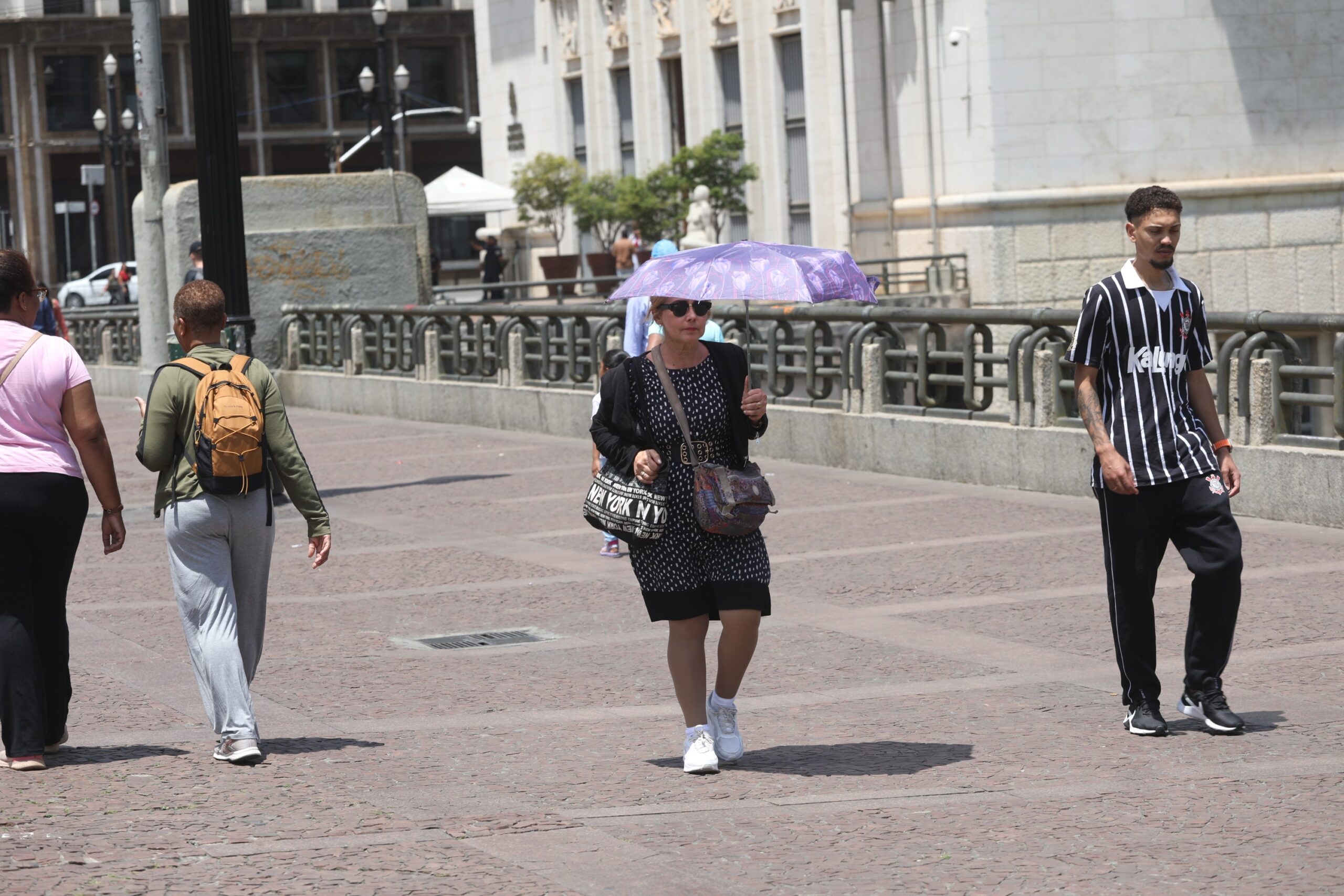 Mudança drástica no clima: calor de 34°C e frente fria em SP