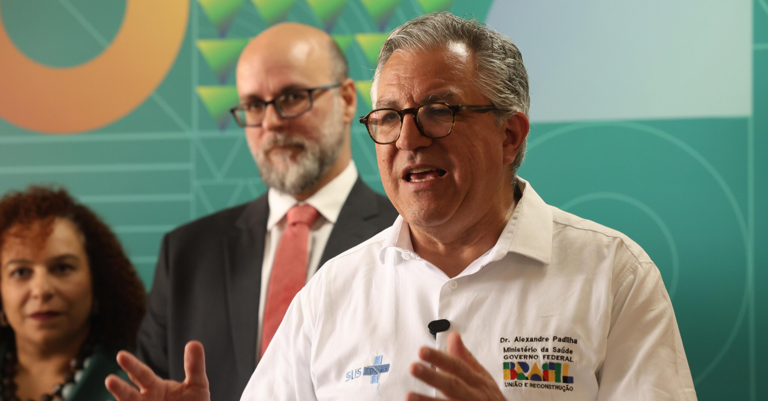 Padilha cancela viagem aos EUA por restrições