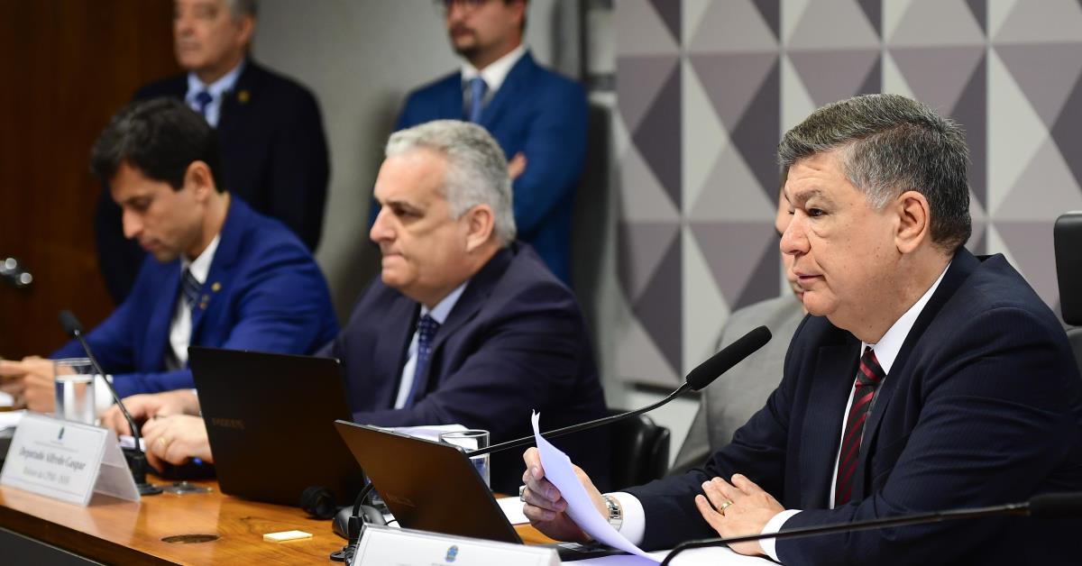 CPMI ouve José Carlos Oliveira sobre fraudes no INSS