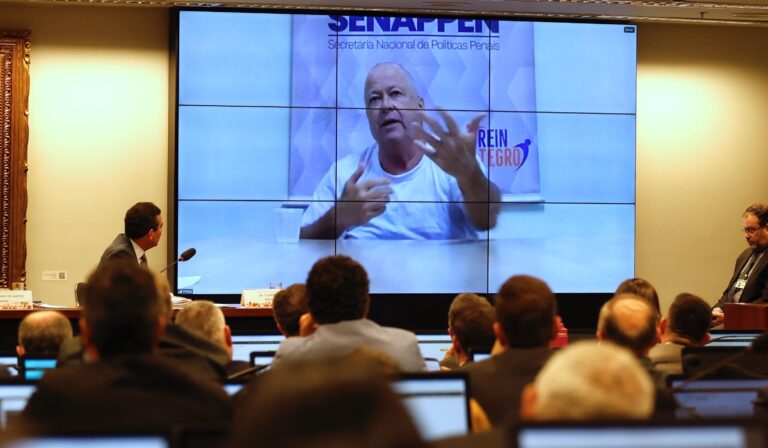 Flávio Dino nega pedido de Chiquinho Brazão para retomar mandato