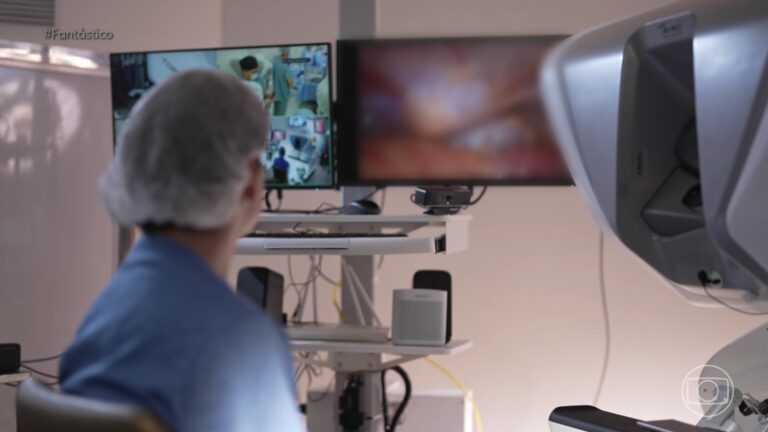 Telecirurgia inédita no Brasil conecta médico em SP a paciente com câncer em Porto Alegre