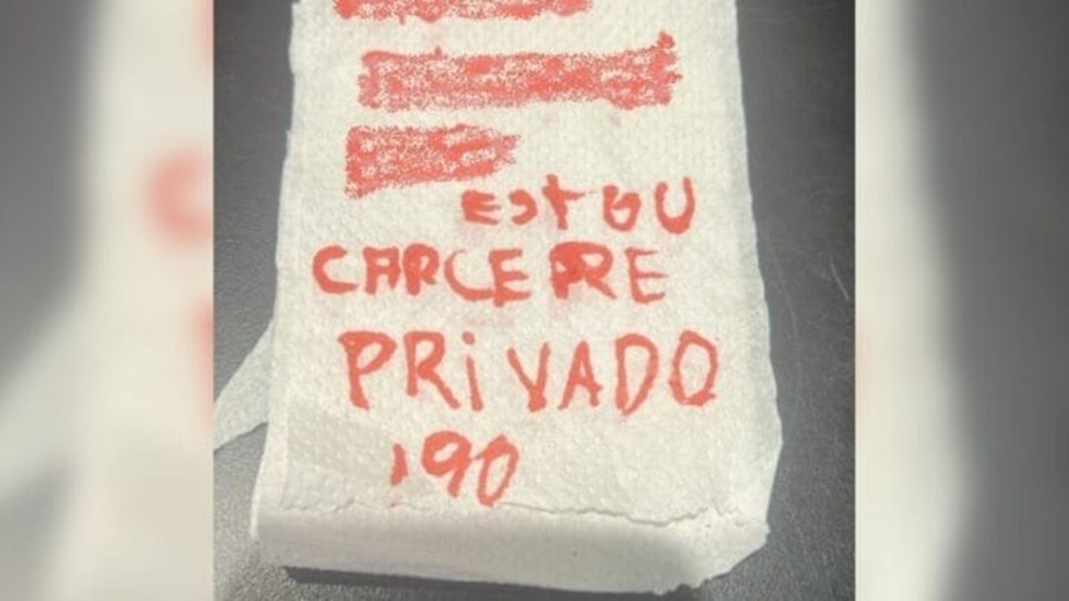 Mulher em cárcere privado pede ajuda em papel higiênico