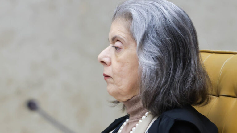 Cármen Lúcia esclarece discussão sobre voto impresso