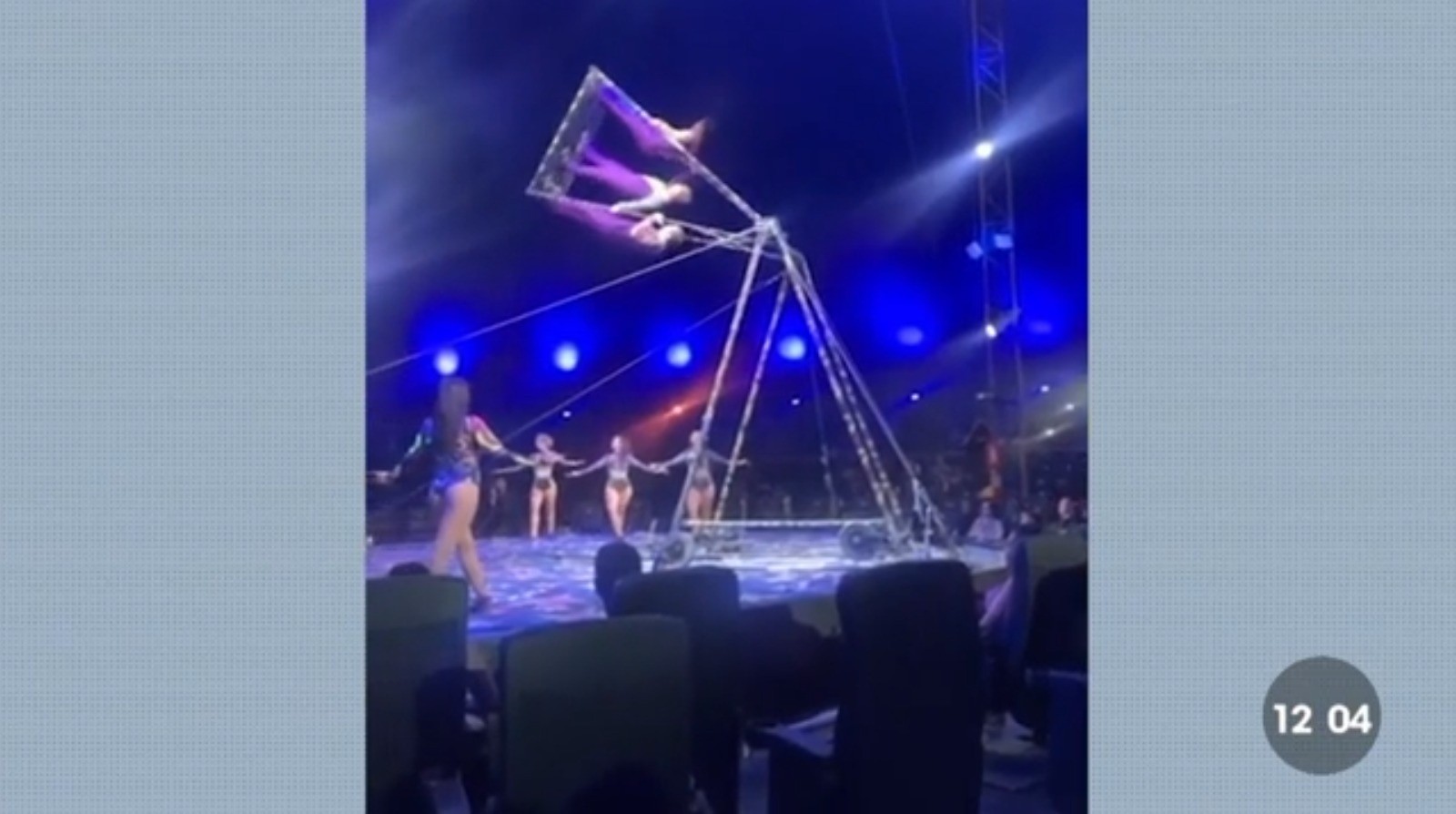 Acidente no circo: artista cai de 3 metros em apresentação