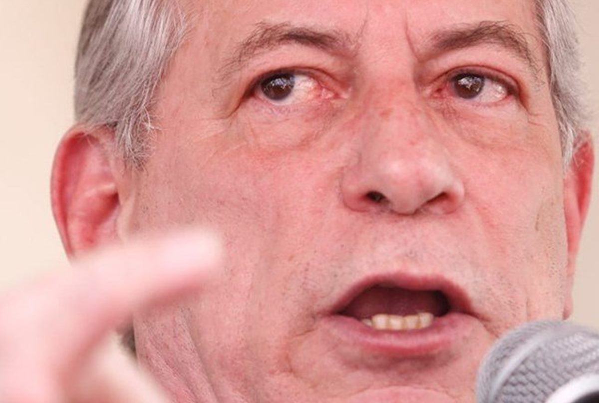 Ciro Gomes critica governador e ministro por ataque em escola
