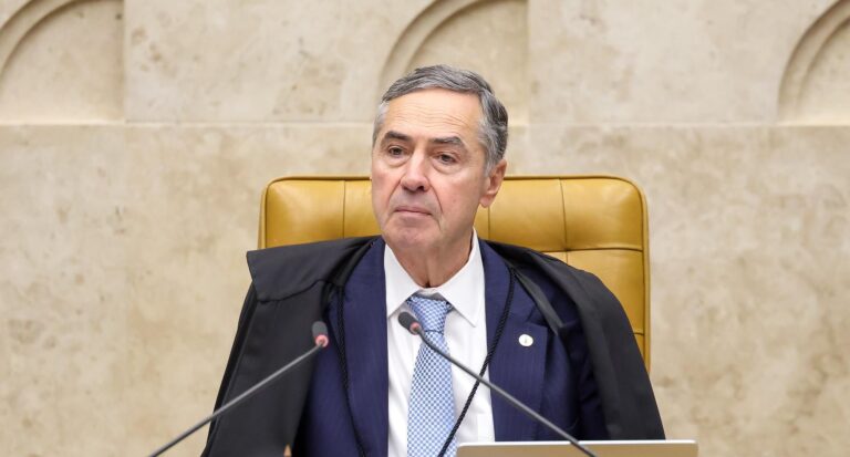 Barroso destaca missão histórica do STF no julgamento de Bolsonaro