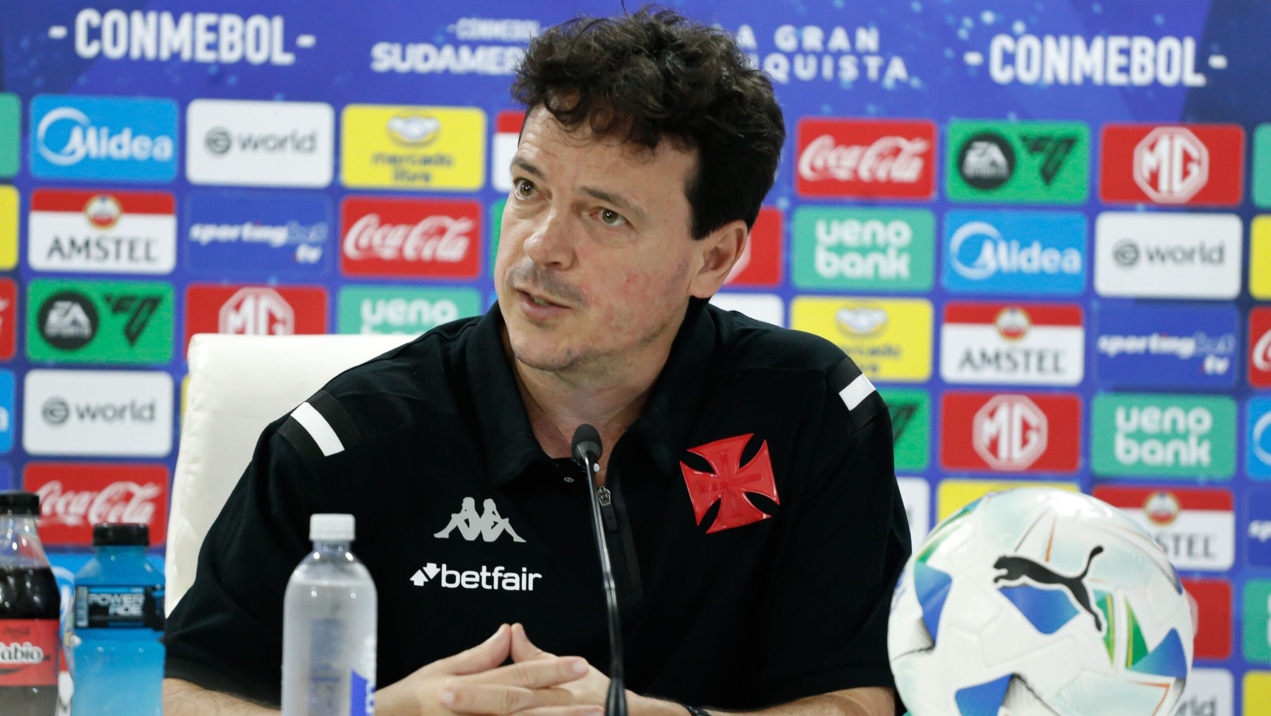 Fernando Diniz critica arbitragem após empate do Vasco com Botafogo