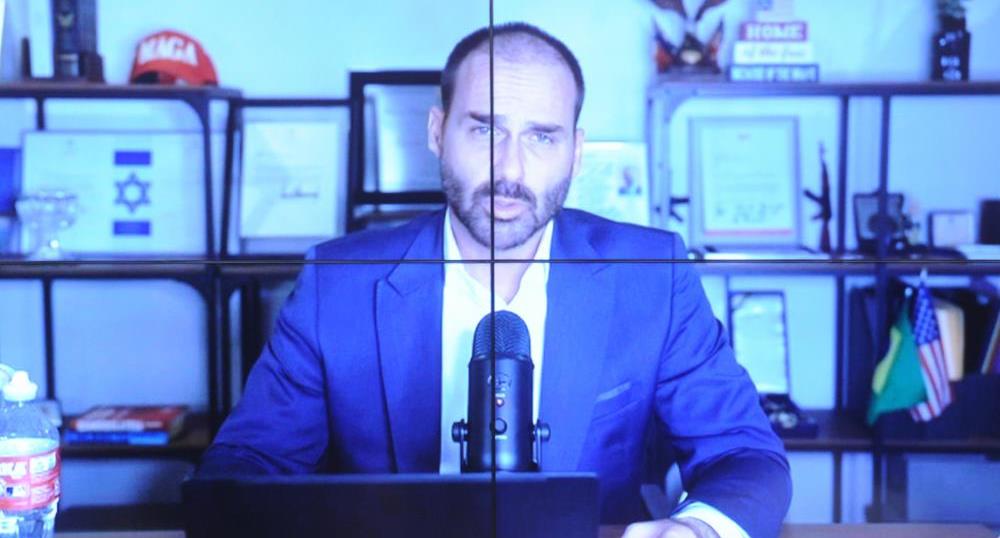 Eduardo Bolsonaro assume liderança da Minoria para evitar cassação