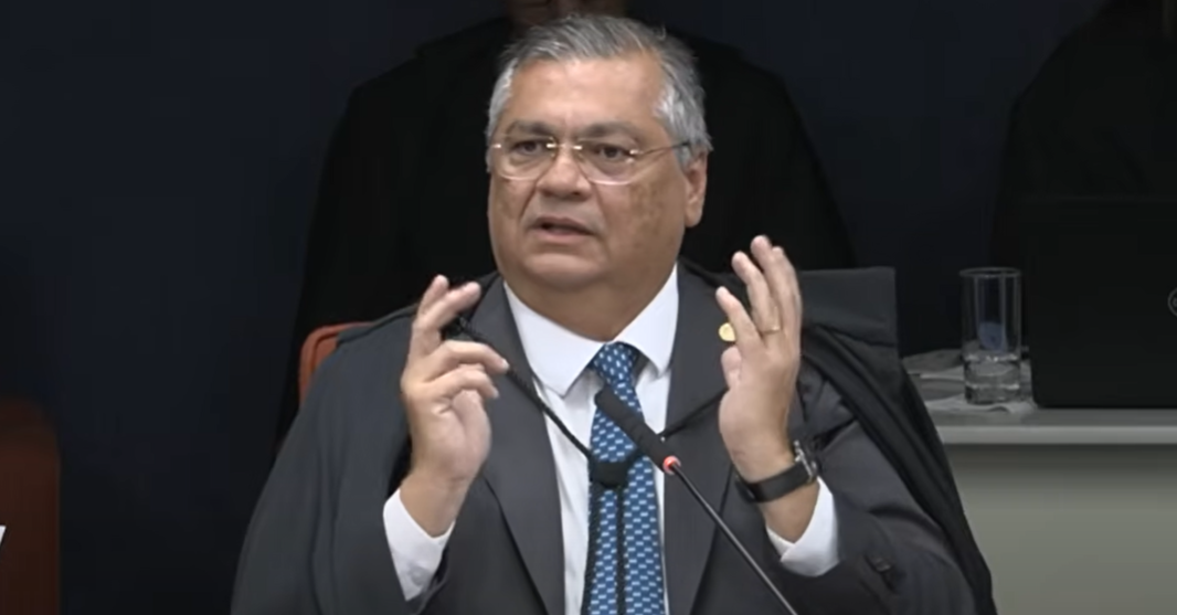 Flávio Dino defende juiz ativo em julgamentos