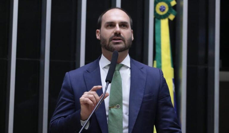 Moraes nega carta rogatória a Eduardo: "Está criando dificuldades"