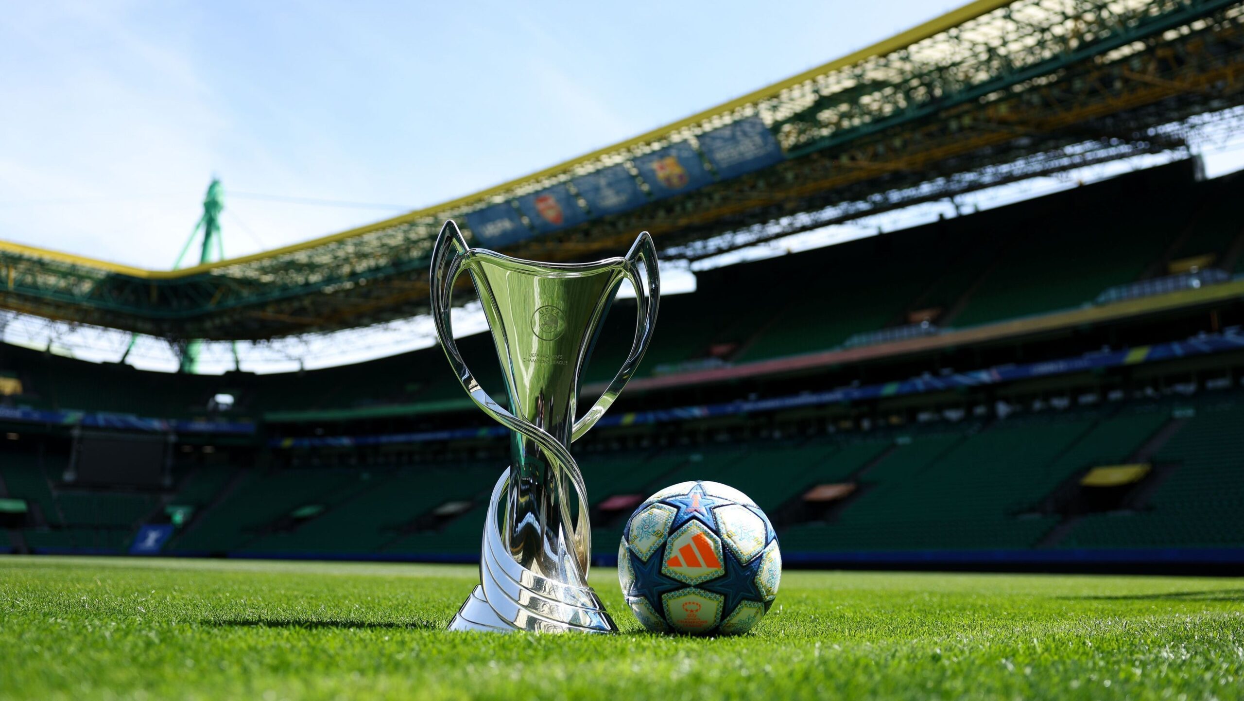 Madri e Varsóvia receberão finais da Champions League em 2027