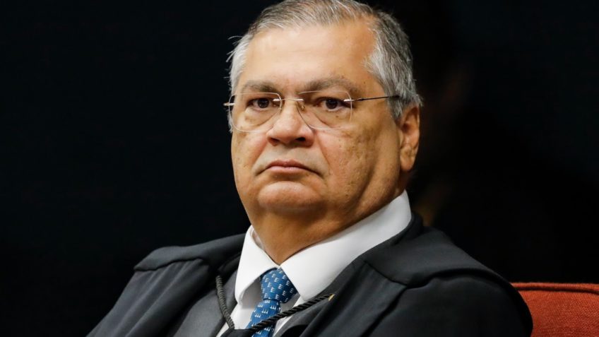 Dino autoriza inquérito contra Bolsonaro e aliados com base na CPI da Covid