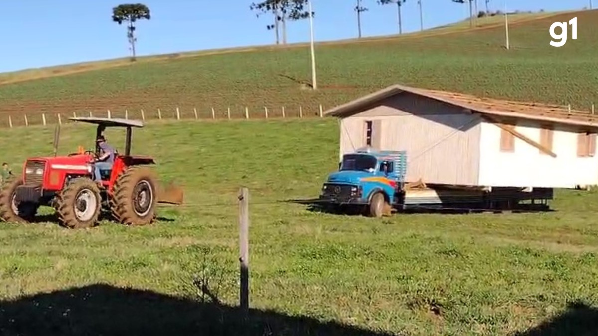 Caminhão transporta casa em Lagoa Vermelha por 17 km