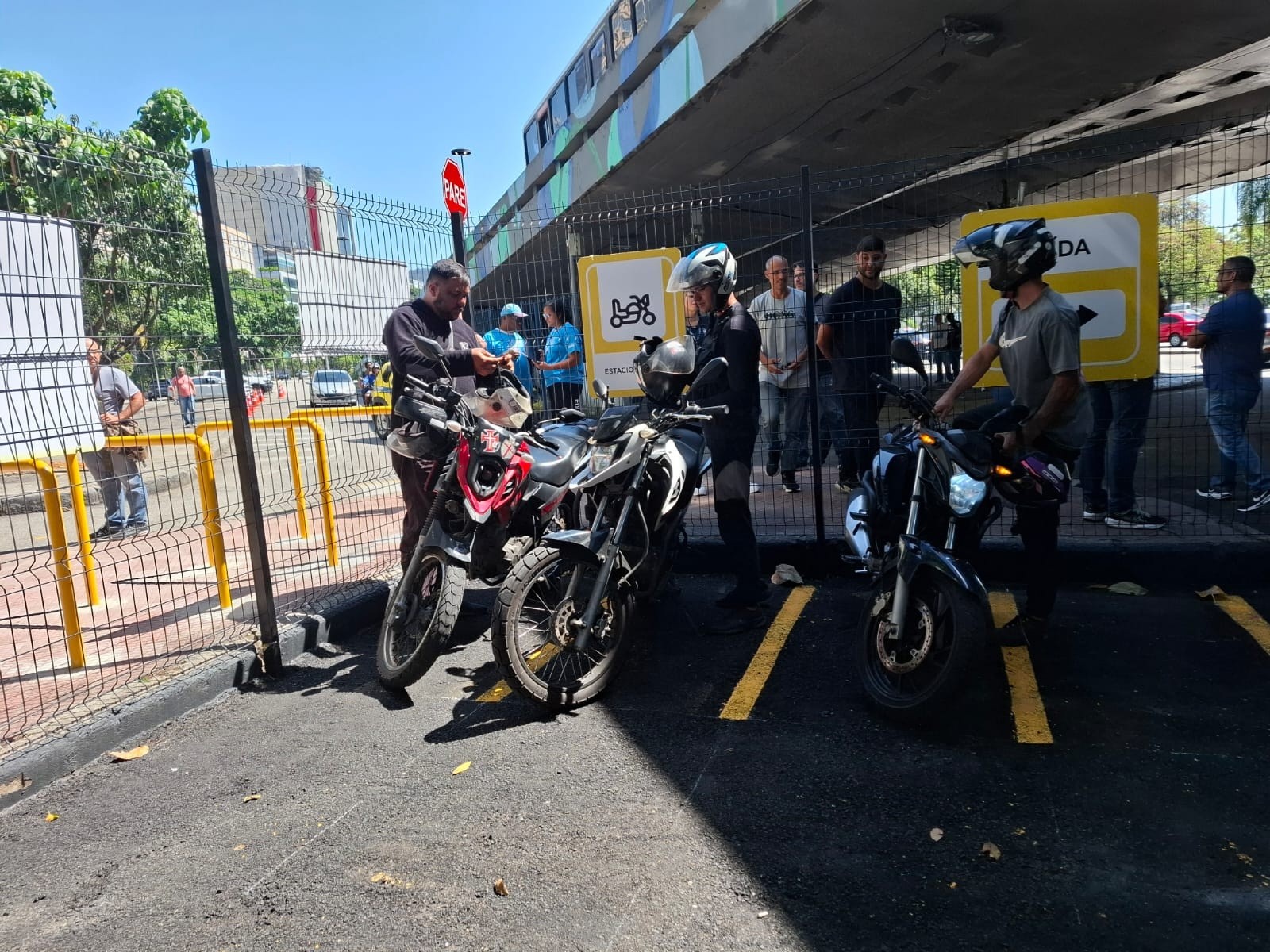 Rio tem novas regras para apps e entregadores de moto