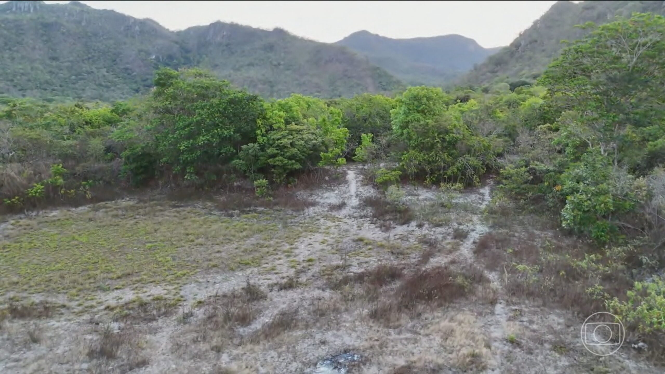 Brigadistas atuam em incêndios na Chapada dos Veadeiros