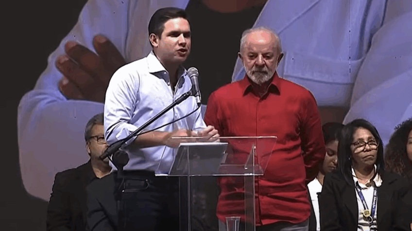 Hugo Motta é vaiado durante evento com Lula no Rio