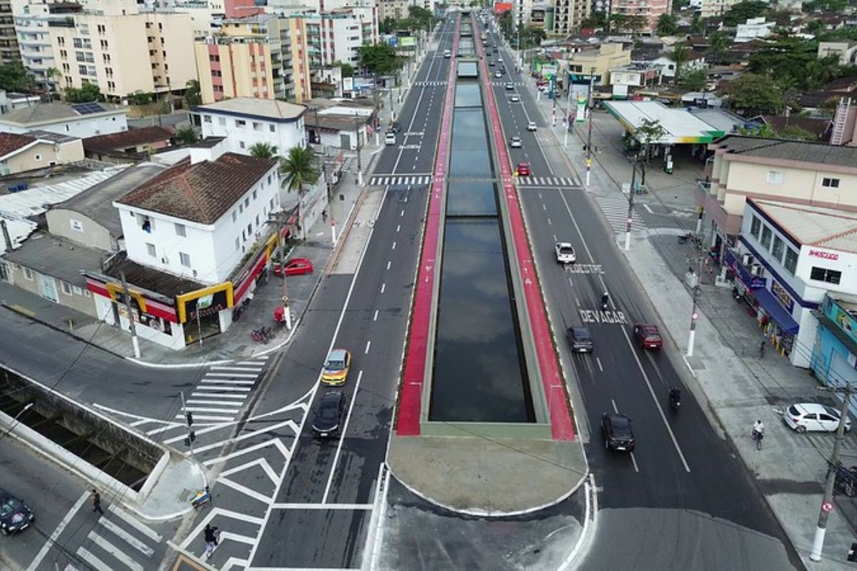 Guarujá estuda implantar faixas exclusivas para motociclistas