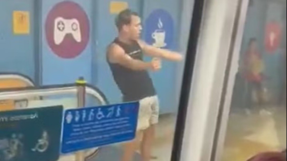 Homens que xingaram mulheres no metrô vão responder por desacato e injúria