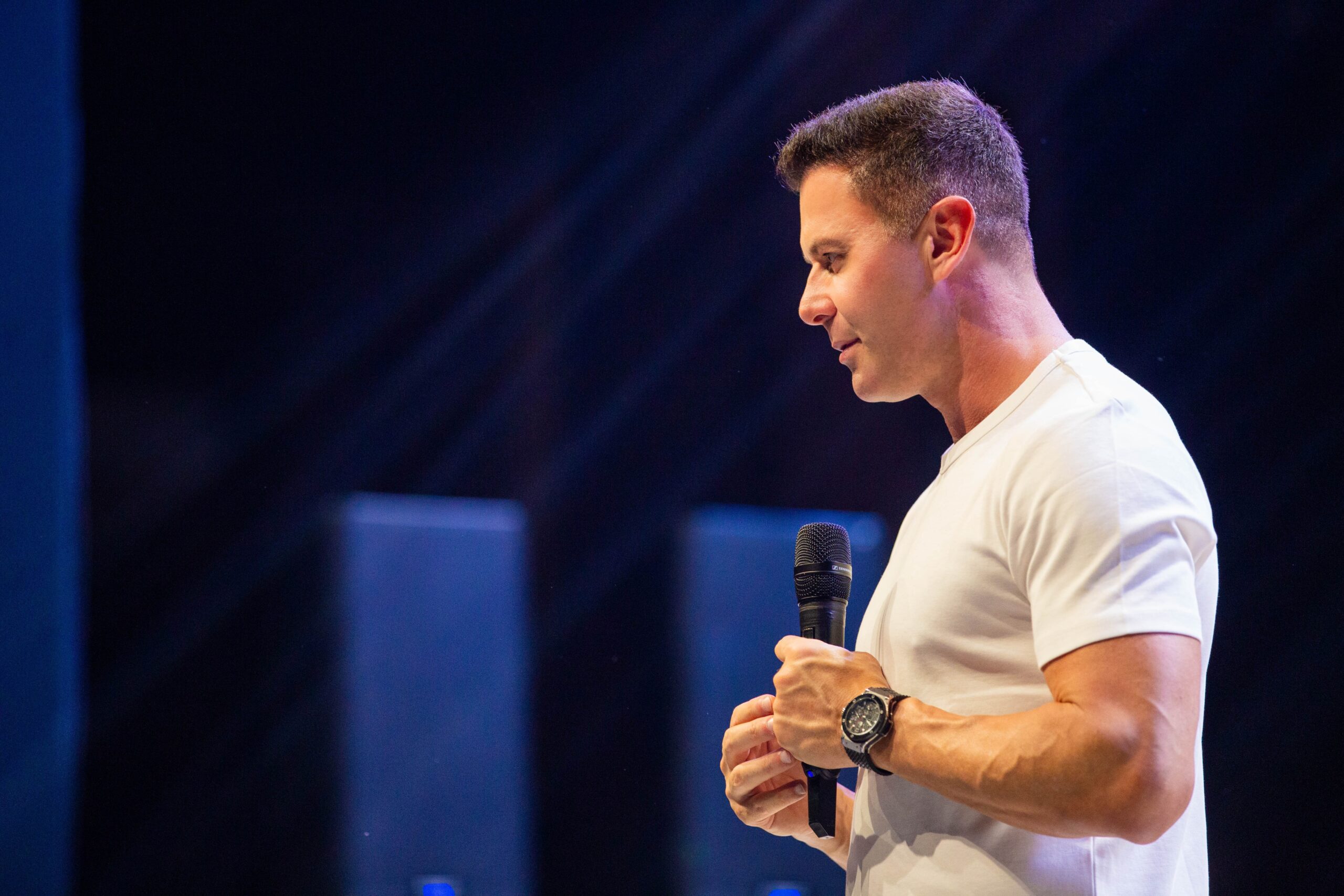 Pastor Junior Rostirola participa de evento em Santarém