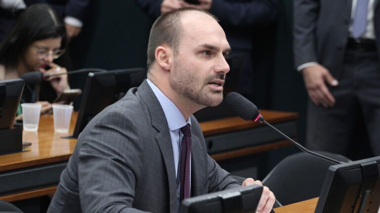 Polícia Federal investiga Eduardo Bolsonaro por tentativa de ludibriar EUA