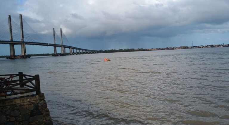 Adolescente desaparece ao mergulhar no Rio Sergipe