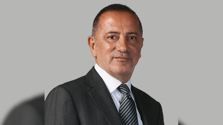 Jornalista turco condenado a mais de quatro anos por ameaçar Erdogan