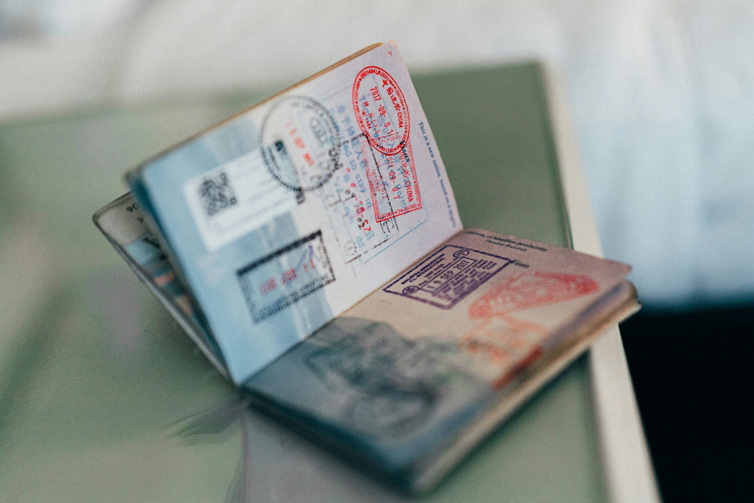 Sistema eletrônico substitui carimbo de passaporte na Europa
