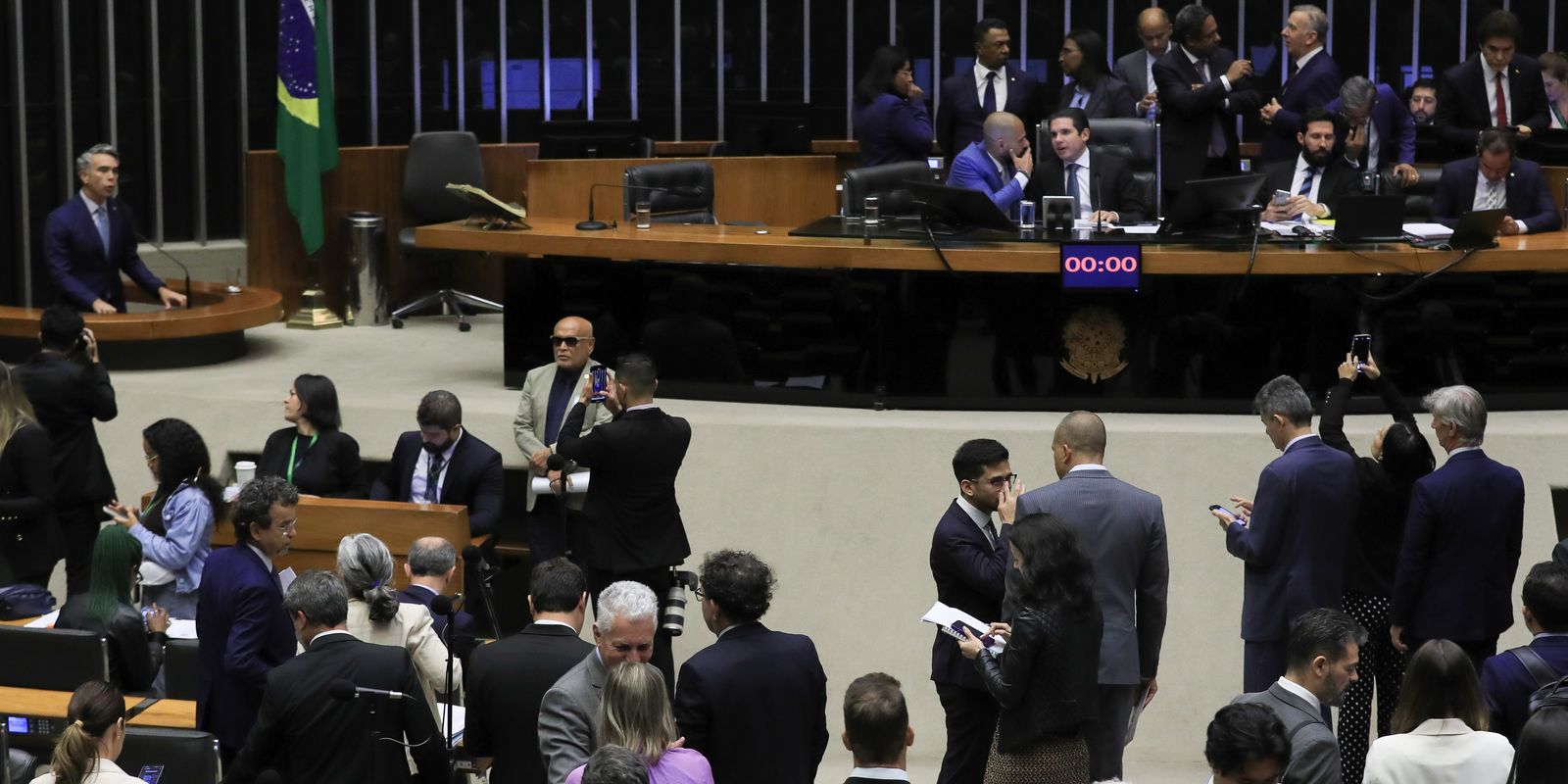 Urgência aprovada para PL que destina R$ 1,5 bi à saúde e educação