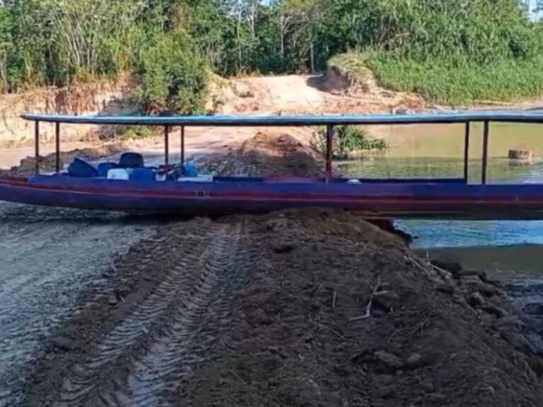 Bloqueio de rio no Acre por estrada ilegal gera polêmica