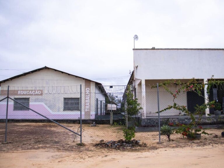 Transferência de detentas após interdição em presídio no Acre