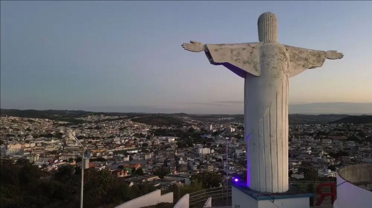 Mirante do Cristo em Formiga: história e vista panorâmica no alto da cidade