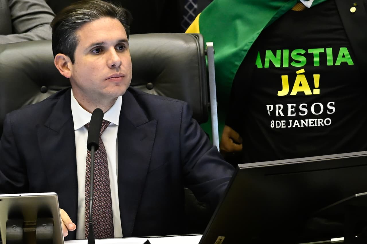 Hugo Motta pede mais tempo para decidir sobre PL da Dosimetria