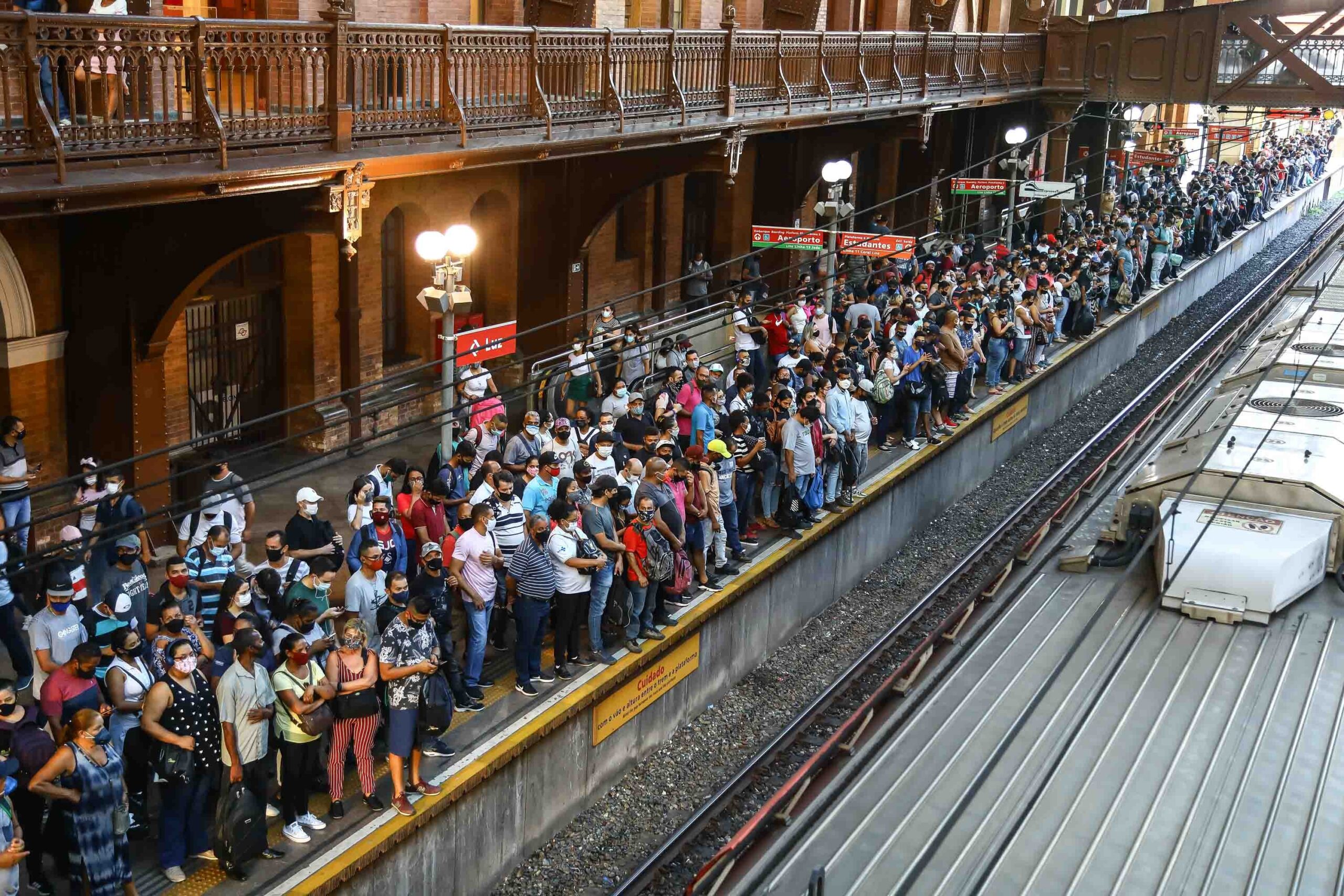 Estação da Luz da CPTM oferece vagas de estágio e aprendizagem