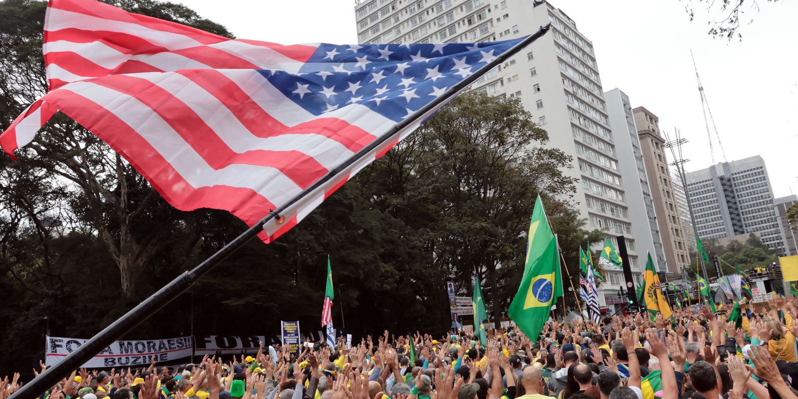 Ato em São Paulo reúne apoio a Bolsonaro