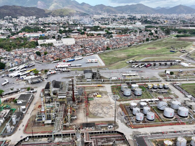 ANP interdita operações da Refit no Rio