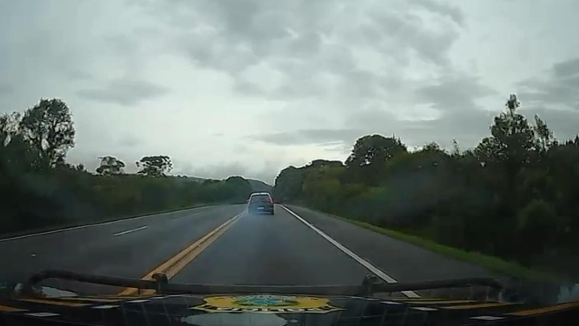 Motorista é preso após fuga com pneus destruídos no Paraná