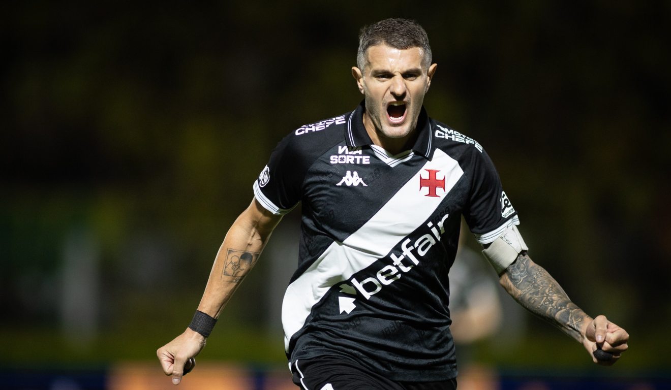Vasco e Bahia se enfrentam em jogo atrasado do Brasileirão