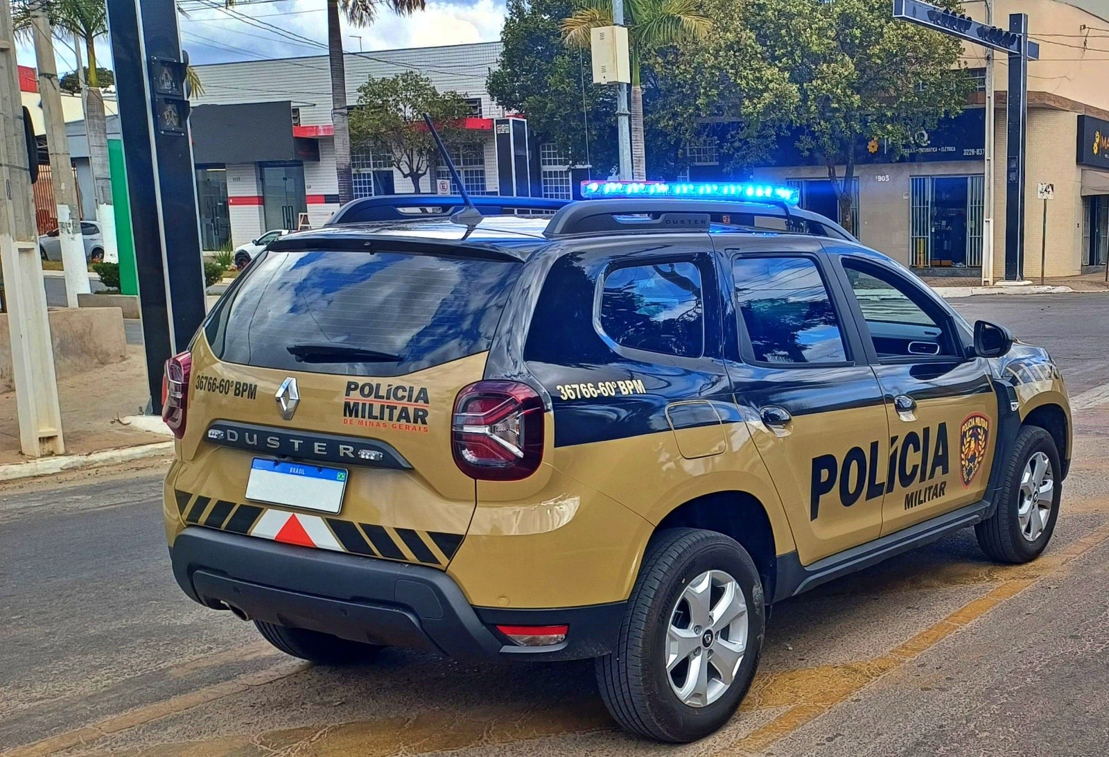 Filha encontra mãe morta e enterrada em casa