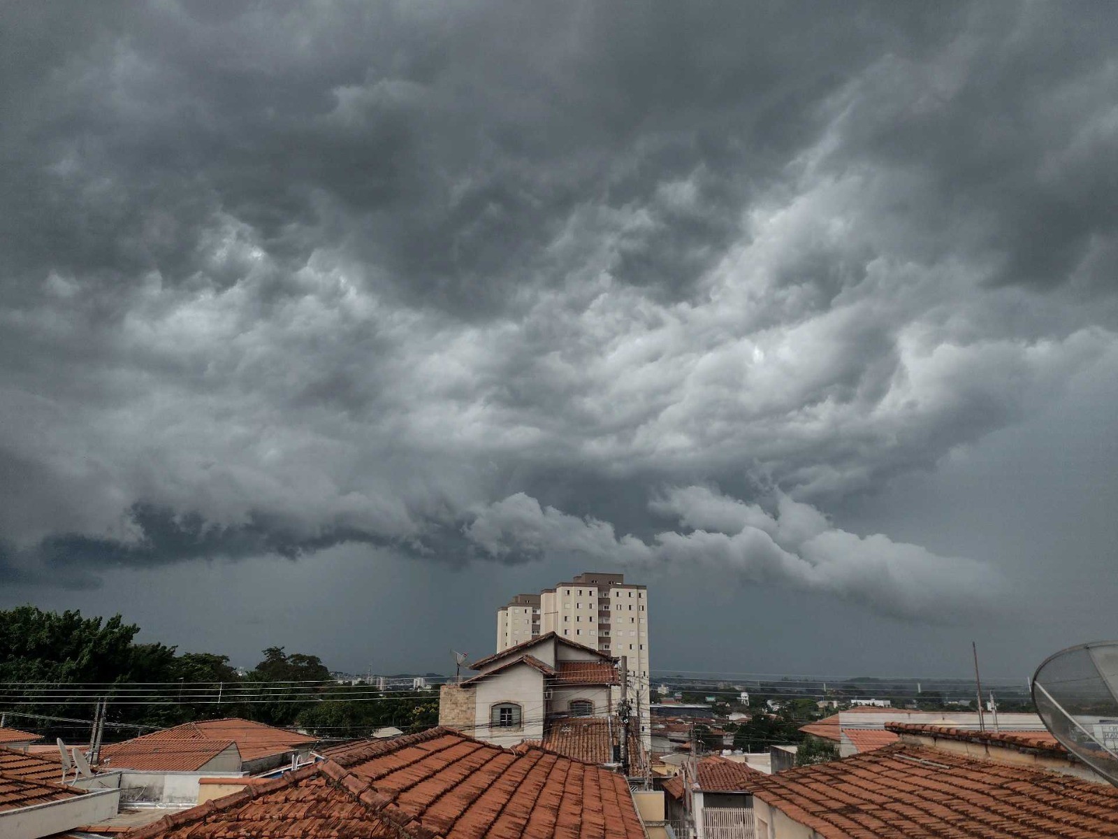 Mudança no tempo no Vale do Paraíba com frente fria