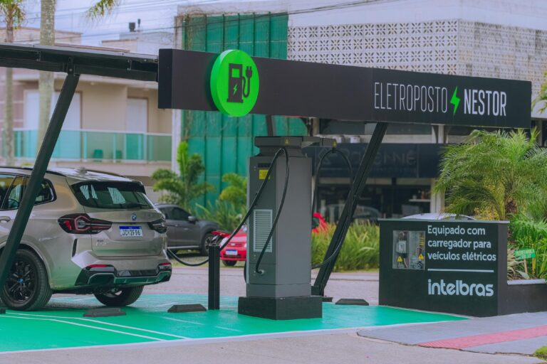 Garopaba inova com a primeira estação de recarga para veículos elétricos