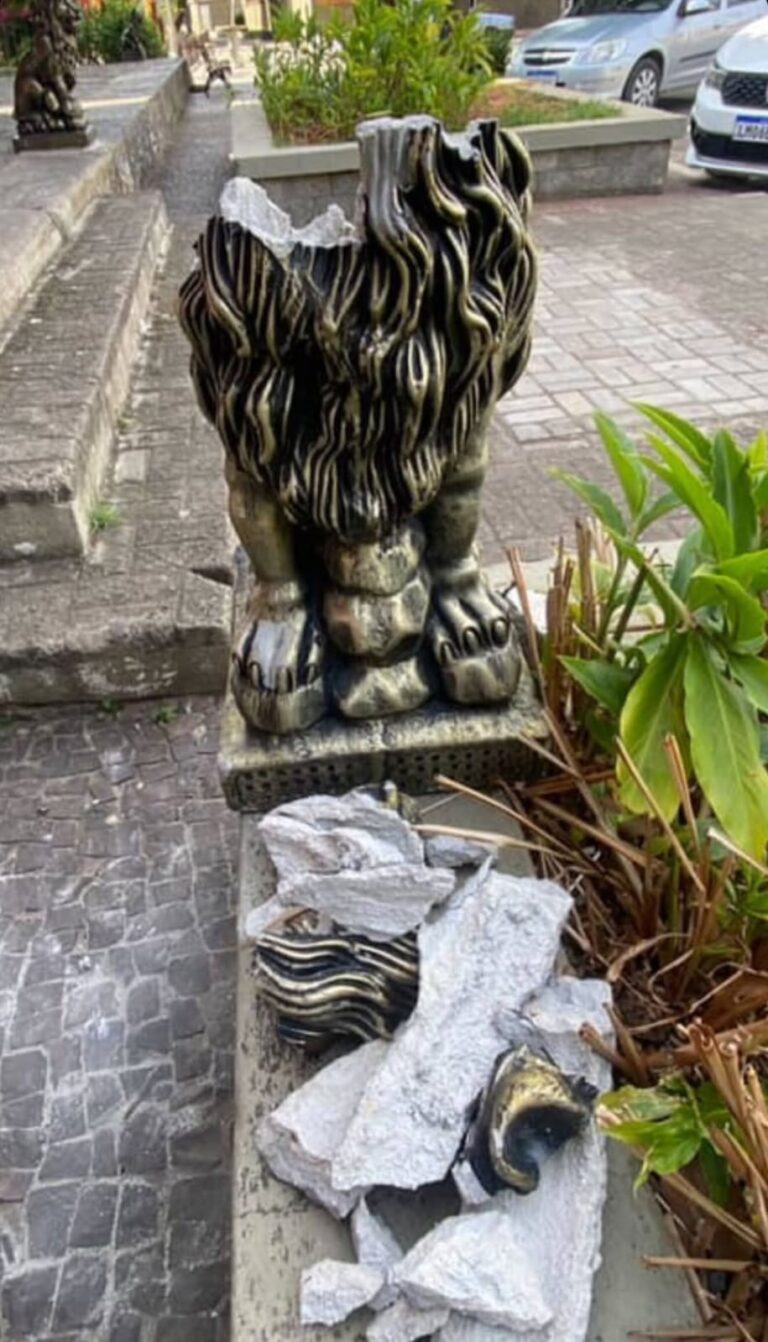 Homem preso após vandalizar escultura em Paraíba do Sul