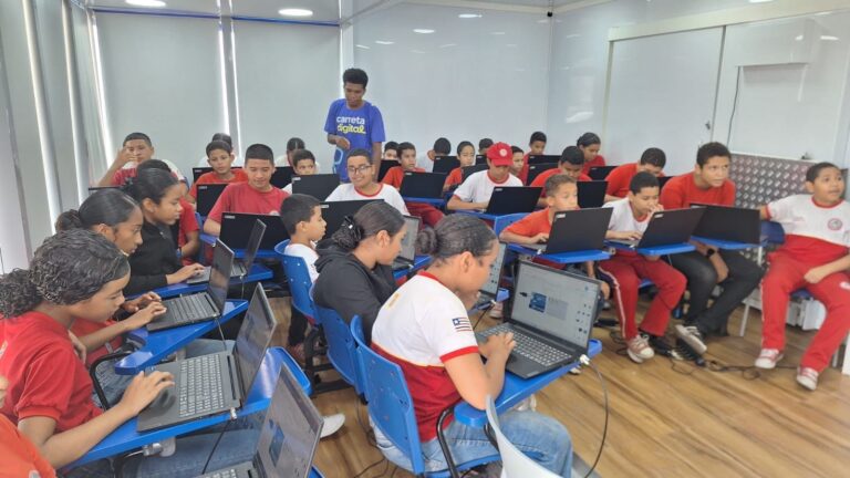 Carreta digital oferece cursos gratuitos em Codó