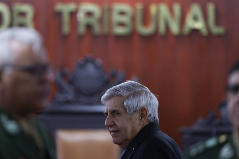 Ex-ministros de Bolsonaro, Heleno e Paulo Sérgio, são presos em Brasília