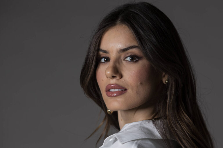 Camila Queiroz recusa retorno à Globo em nova novela